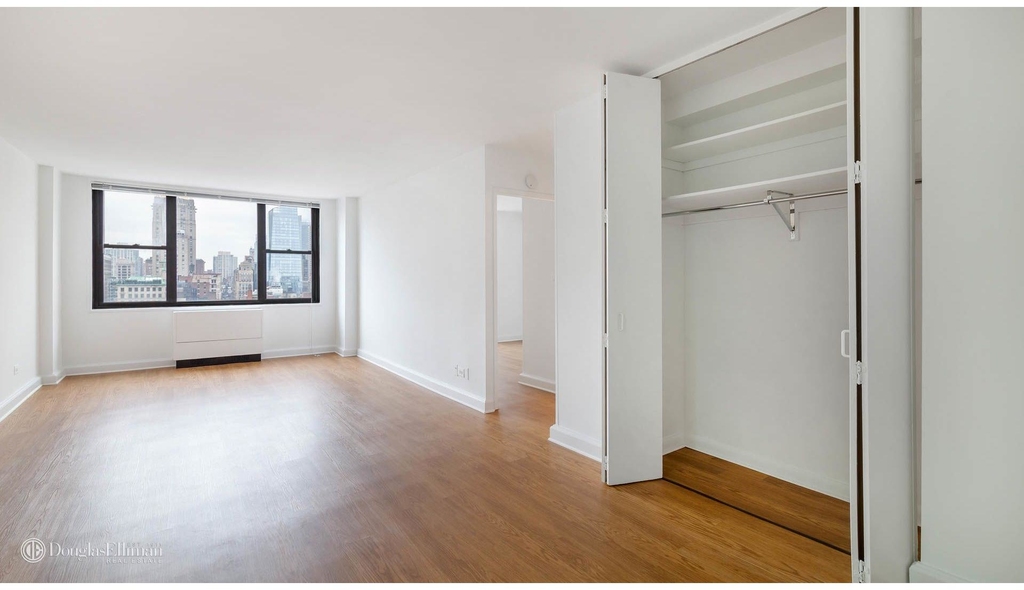 240 East 27th St - Photo 4