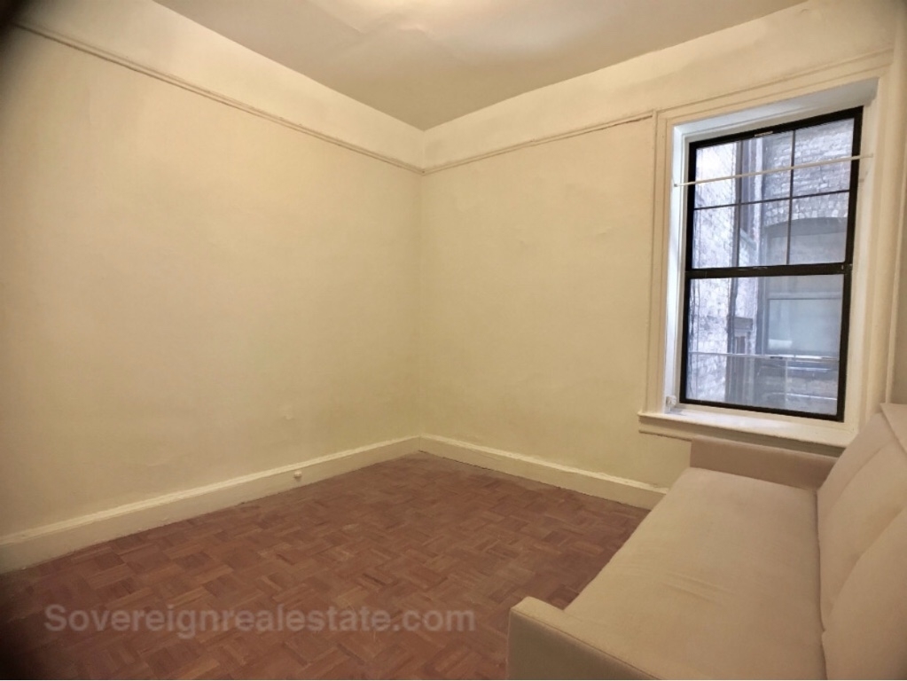 3117 Broadway - Photo 2