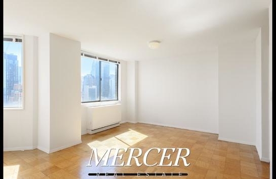 East 52nd Street - Photo 7