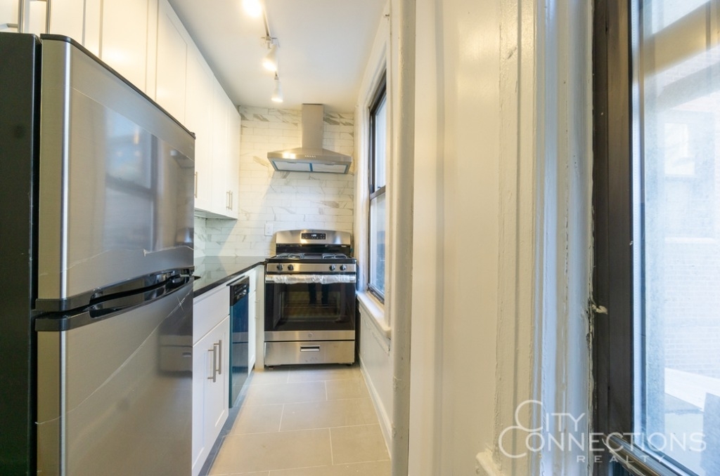 157 Avenue C - Photo 6