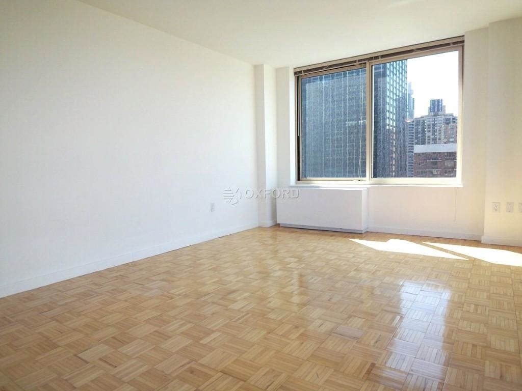 8th Avenue - Photo 2