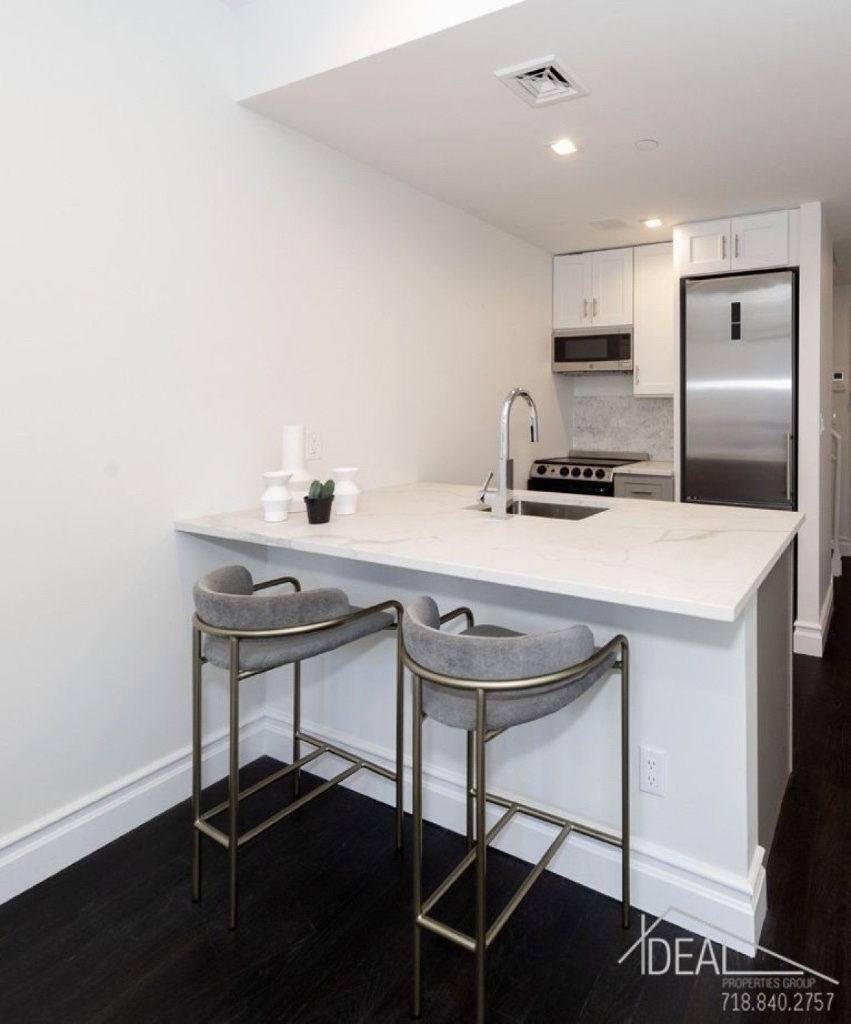 123 A 7th avenue - Photo 1