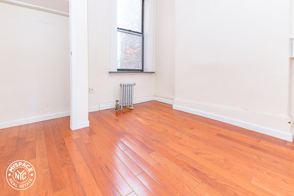 781 Franklin Avenue - Photo 5