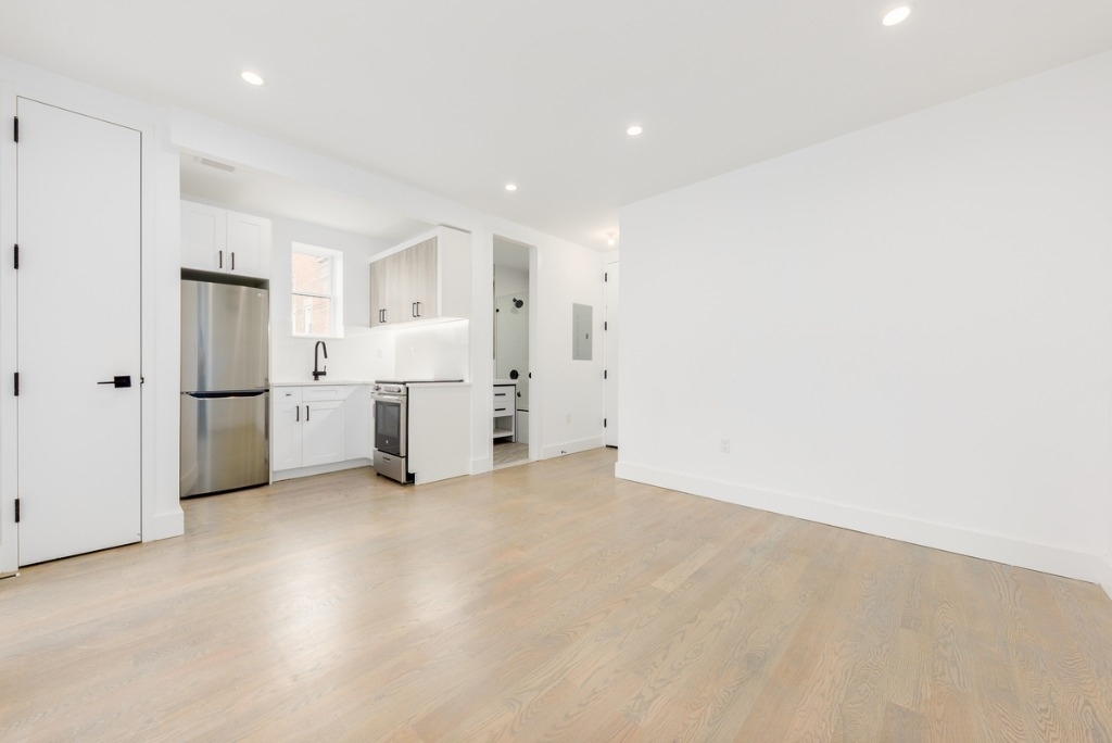 282 East 32nd Street - Photo 6