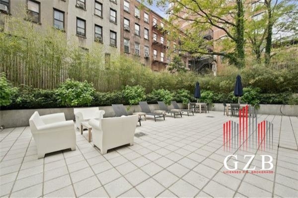 W 58th St, - Photo 3