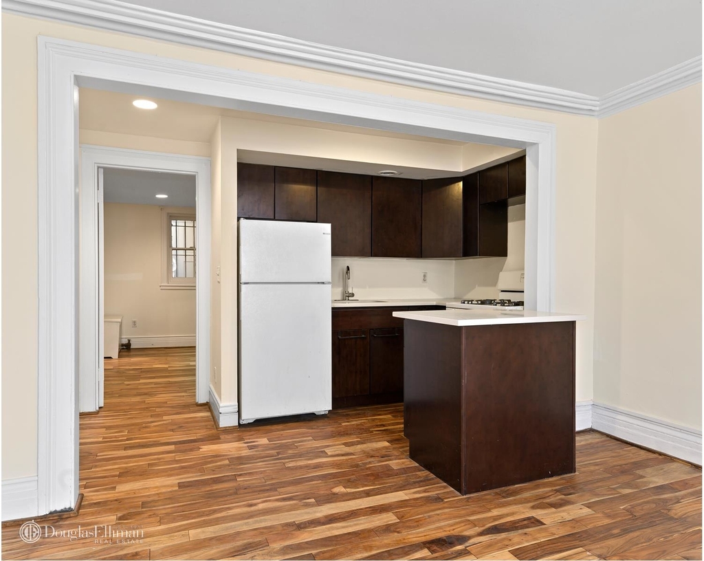 125 Vanderbilt Avenue - Photo 1