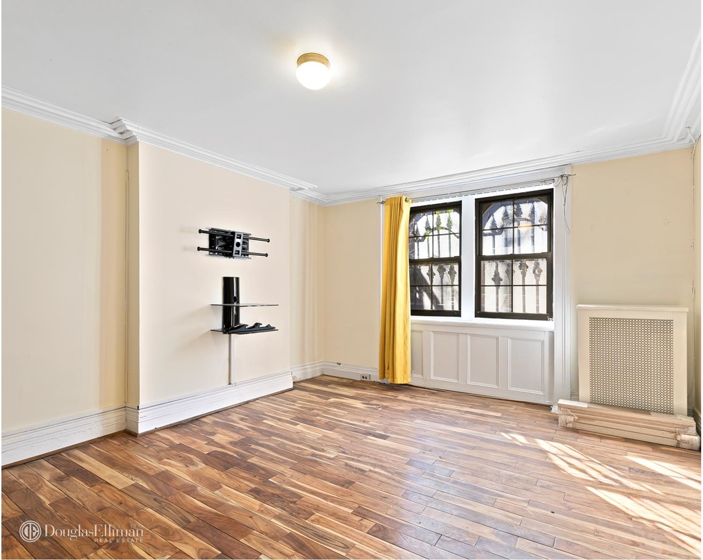 125 Vanderbilt Avenue - Photo 2