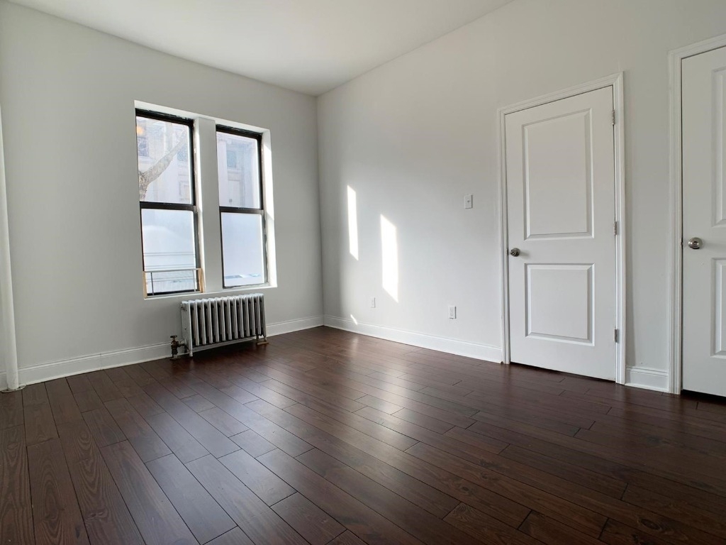 1081 Park Place - Photo 2