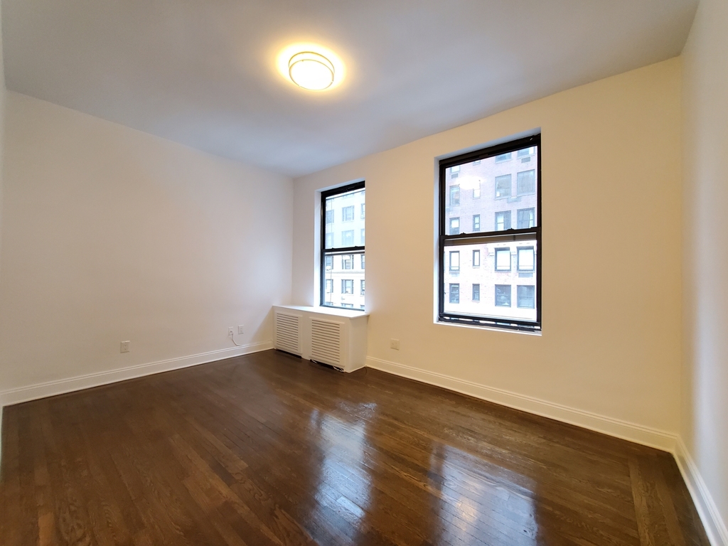 1045 Lexington Avenue - Photo 4