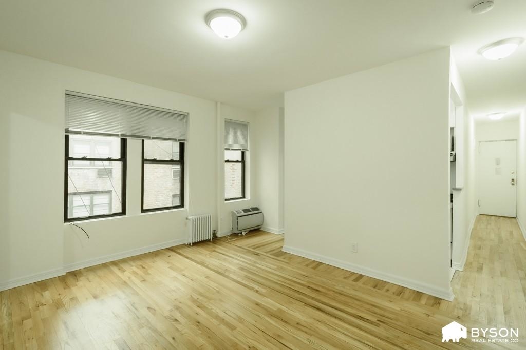 326 East 58th Street - Photo 2