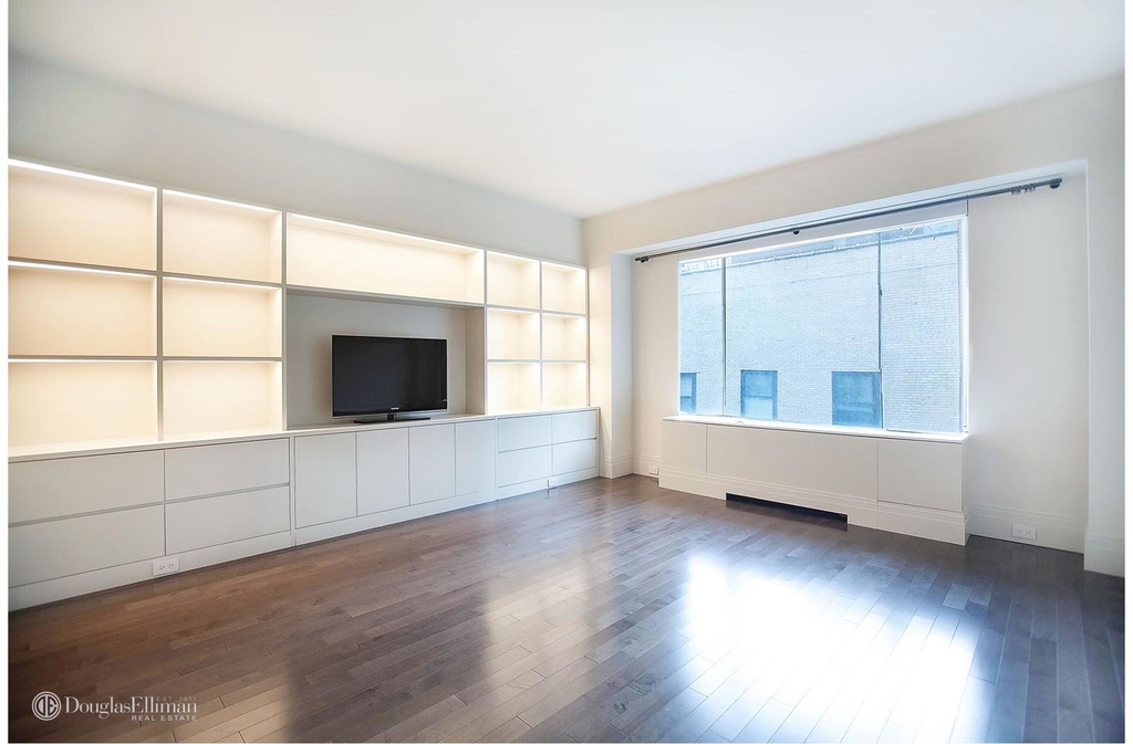 150 Central Park South - Photo 1