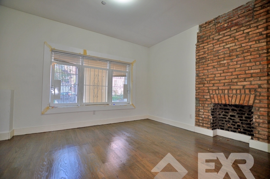 1072 Bergen St - Photo 2