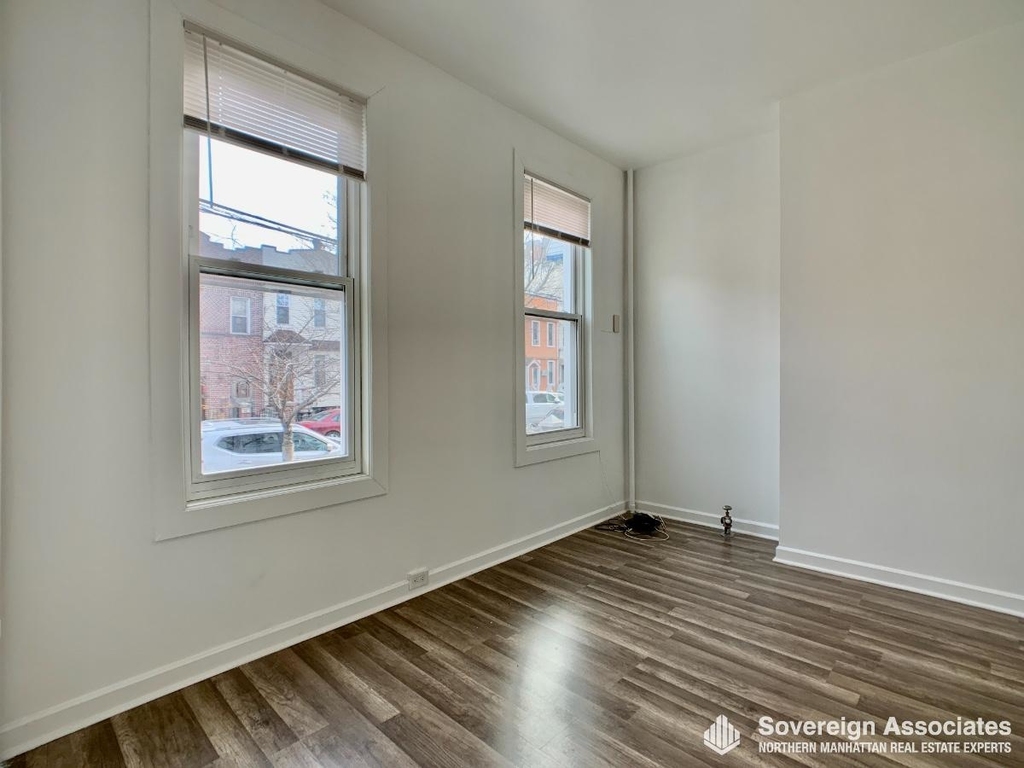 995 Hart Street - Photo 1