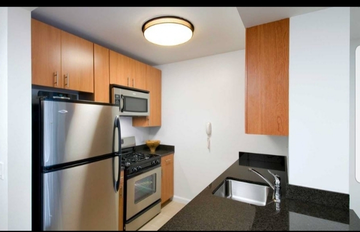 515 W 52nd St - Photo 2