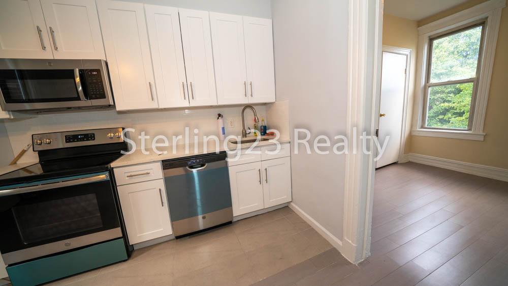 31-67 38th Street - Photo 4