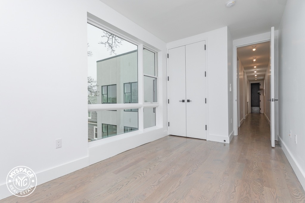 282 East 31st st - Photo 5