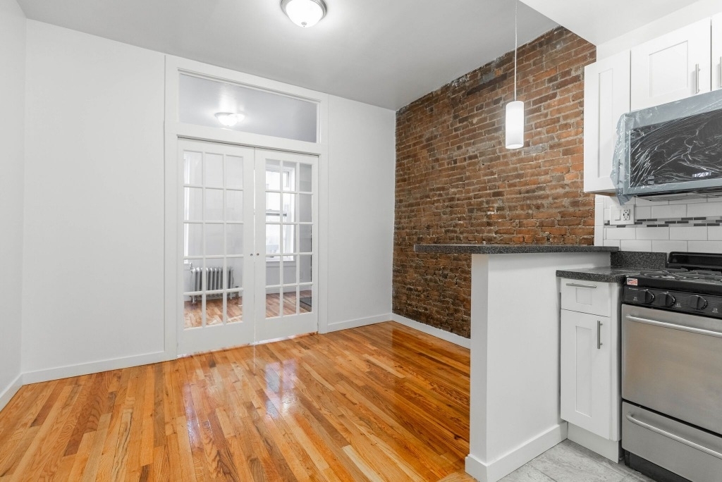 247 West 26th street  - Photo 7