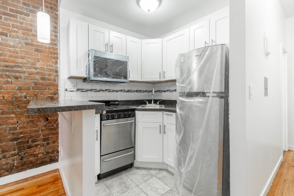 247 West 26th street  - Photo 5