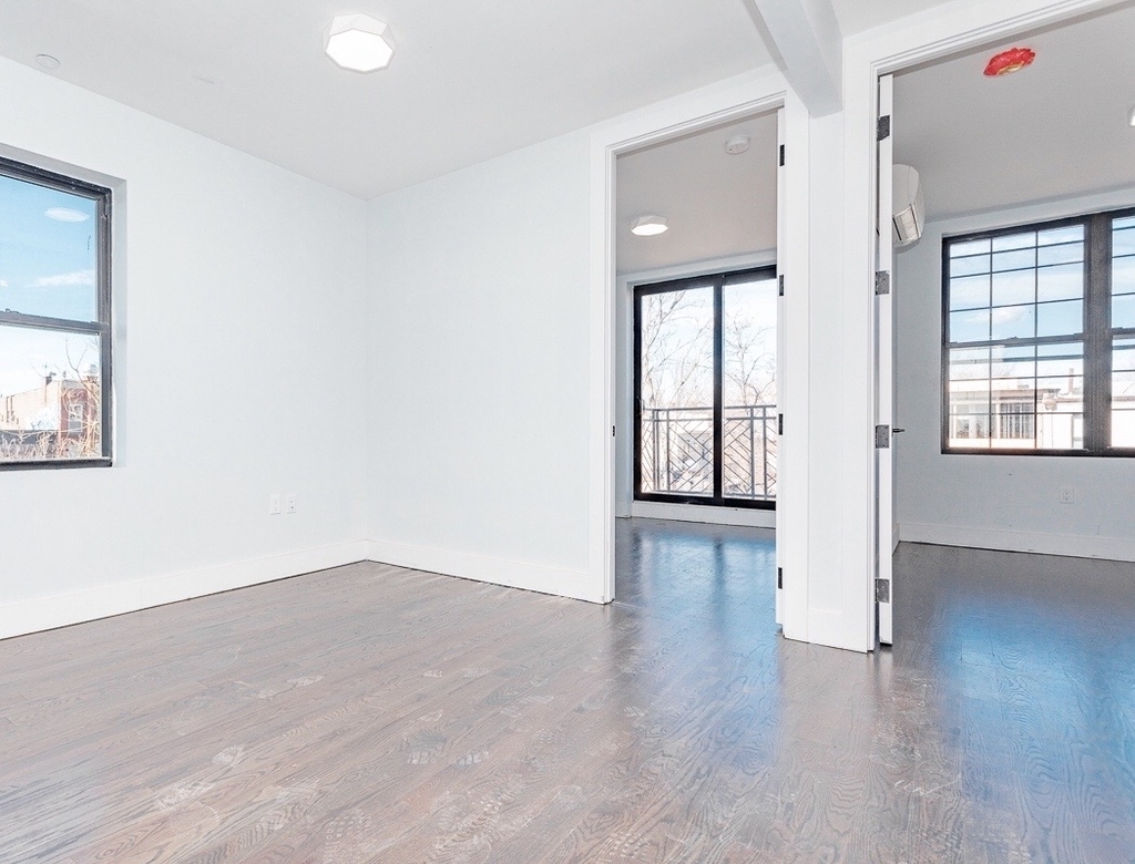 771 lexington Ave - Photo 5