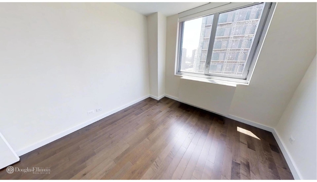 401 East 34th St - Photo 12