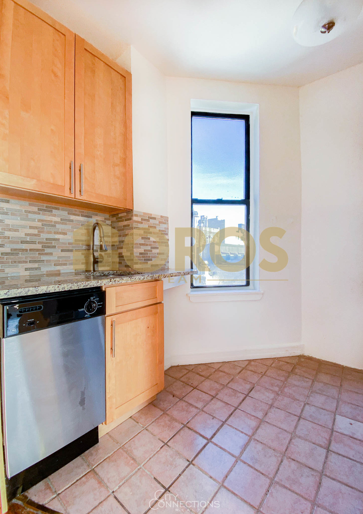 333 W 19th St - Photo 5