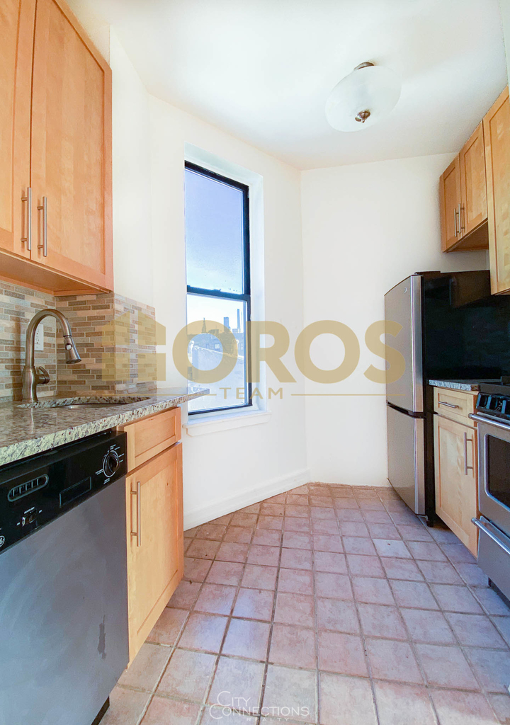 333 W 19th St - Photo 3