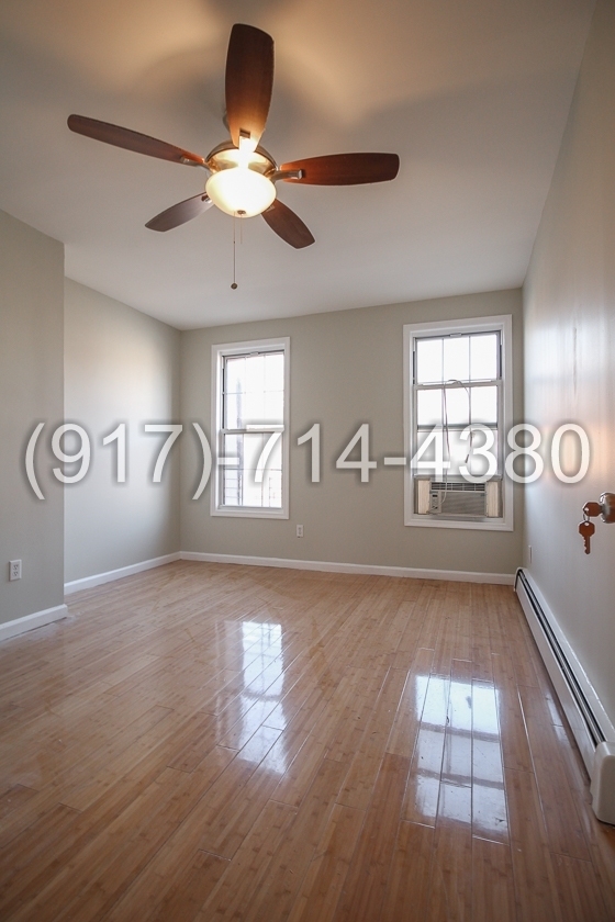 562 Quincy St - Photo 8