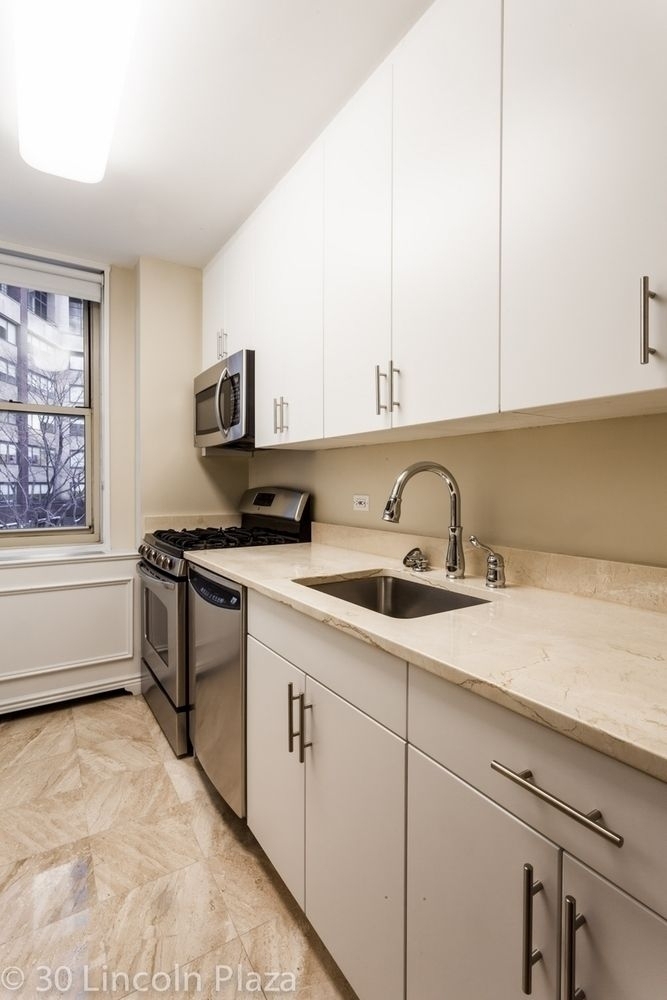 30 West 63rd street - Photo 3