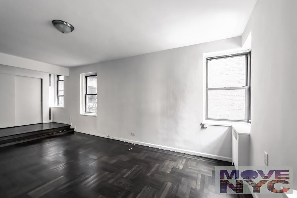 690 Fort Washington Avenue - Photo 2