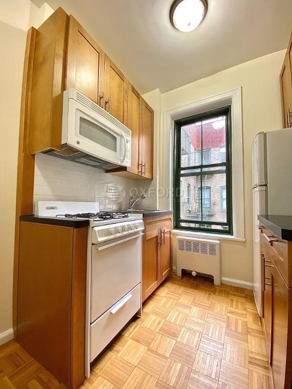 East 78th Street - Photo 8