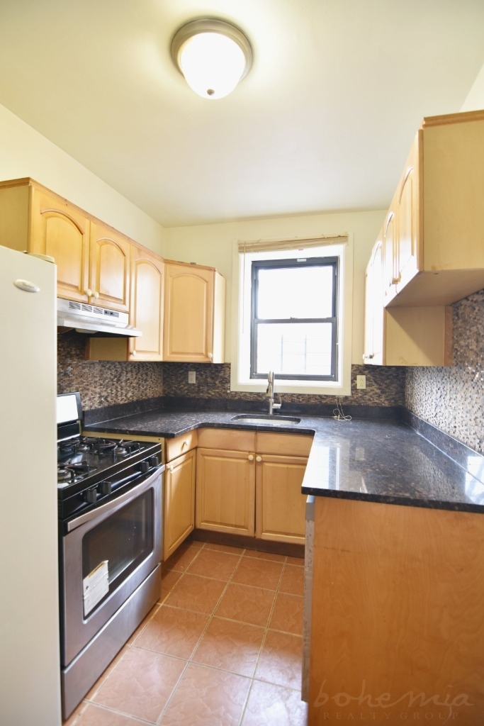 555 West 151st Street - Photo 4