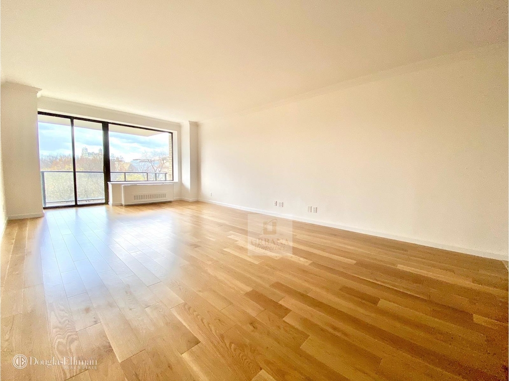 985 Fifth Avenue - Photo 2