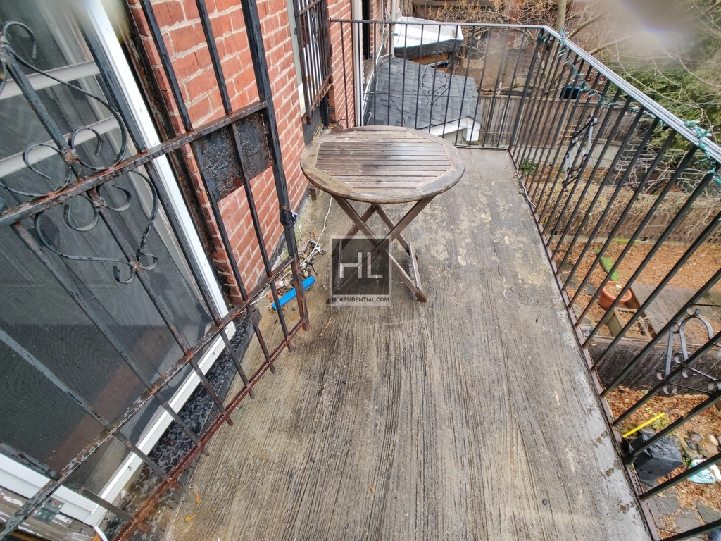 301 Vanderbilt Avenue - Photo 5