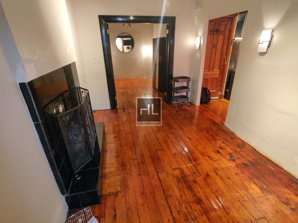 301 Vanderbilt Avenue - Photo 6