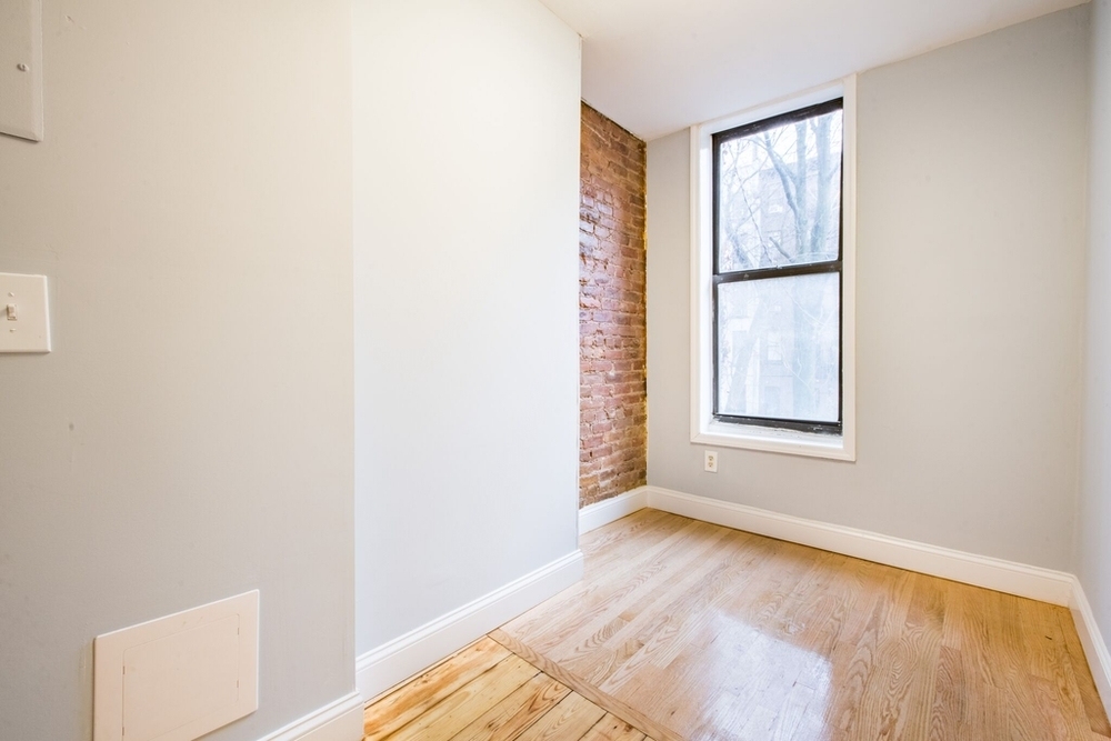 520 East 6th Street - Photo 8