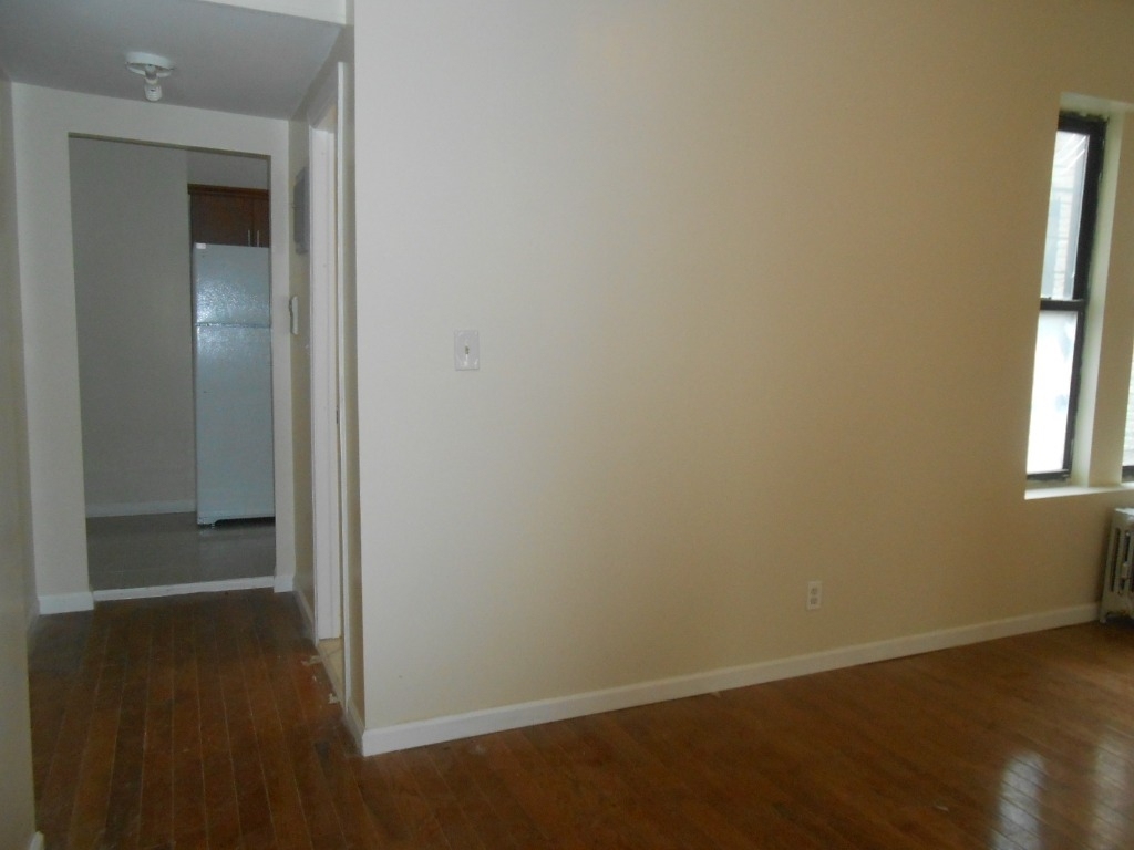 824 Albany Ave - Photo 3