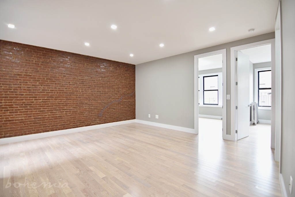 382 Wadsworth Ave, Unit 4B - Photo 2