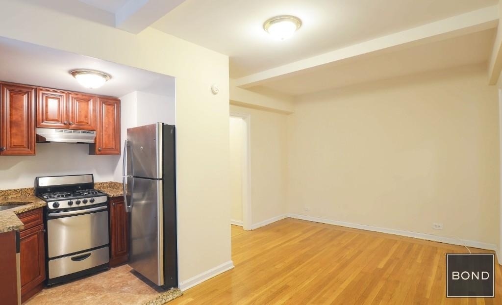 301 East 38th Street - Photo 1