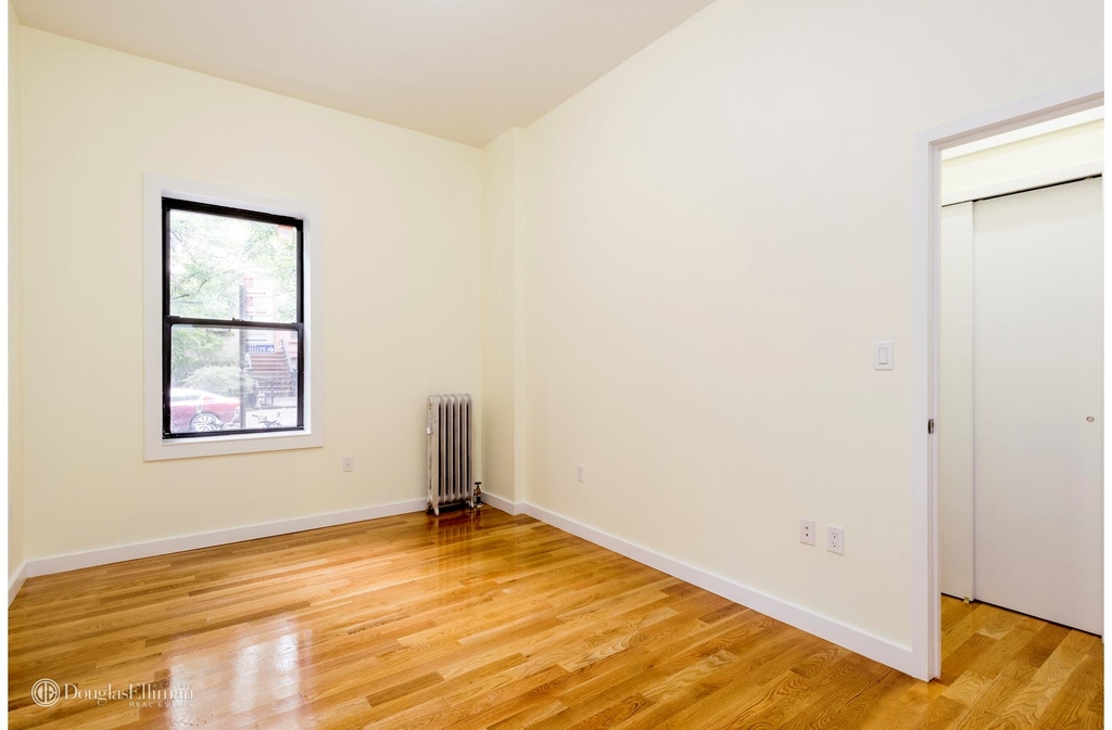 200 Sterling Pl - Photo 2