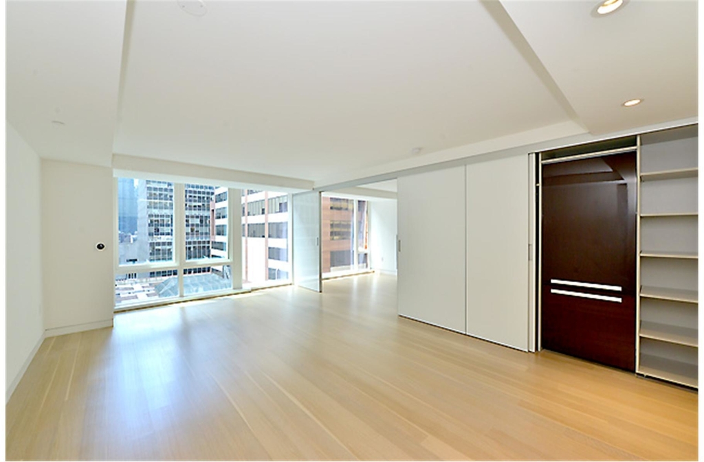 135 West 52nd St - Photo 7
