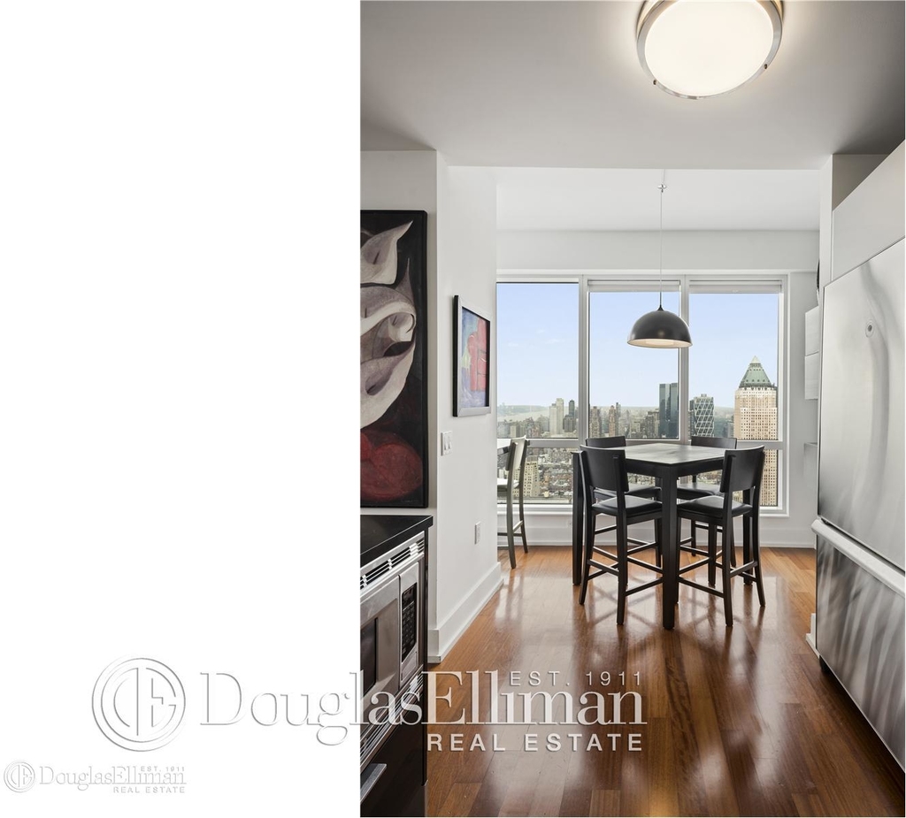 350 West 42nd St - Photo 3