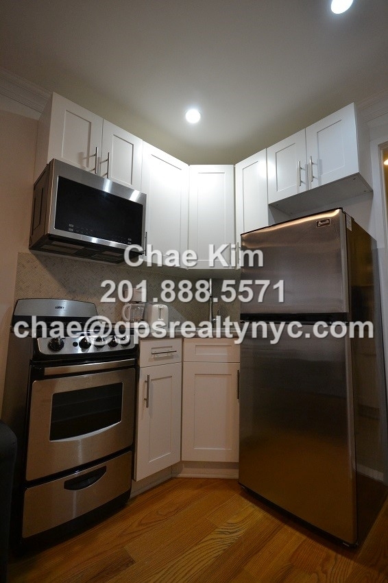 216 East 36th Street - Photo 4