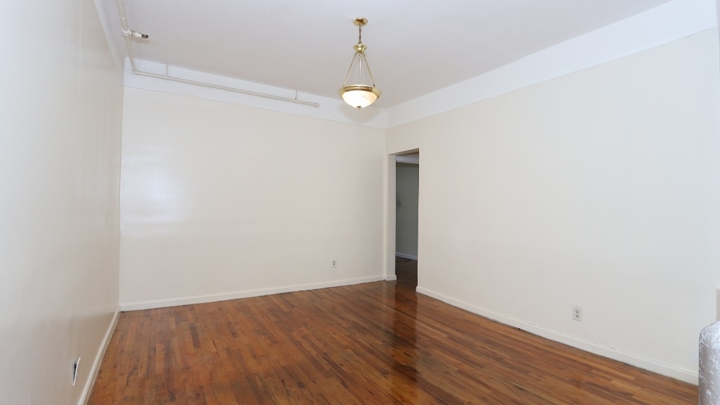 490 Ocean Pkwy - Photo 2