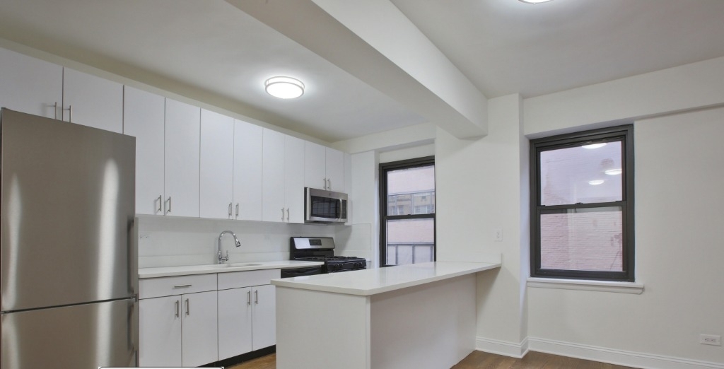 157 E 57th street - Photo 3