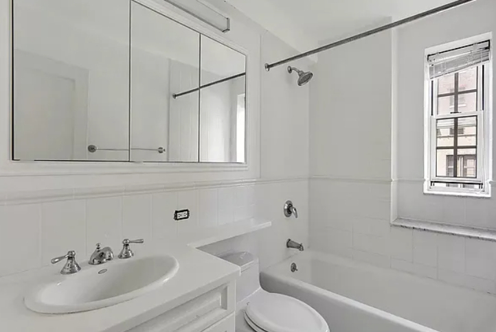 West  87  Street  - Photo 4