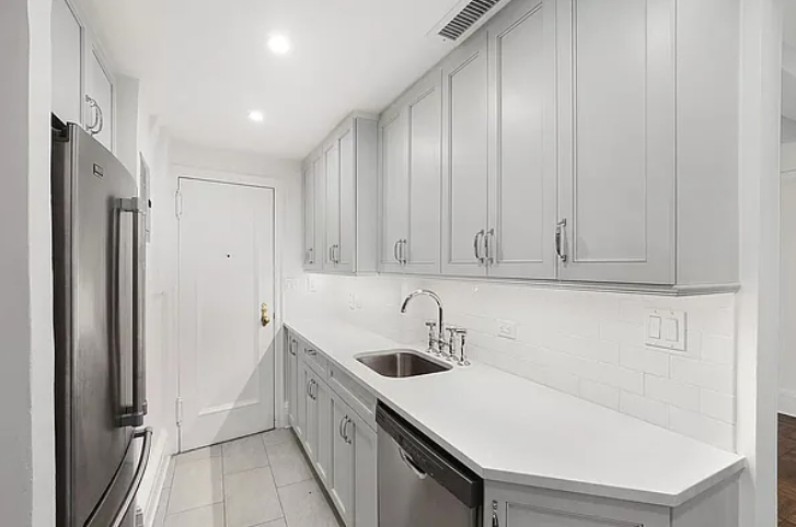 West  87  Street  - Photo 0