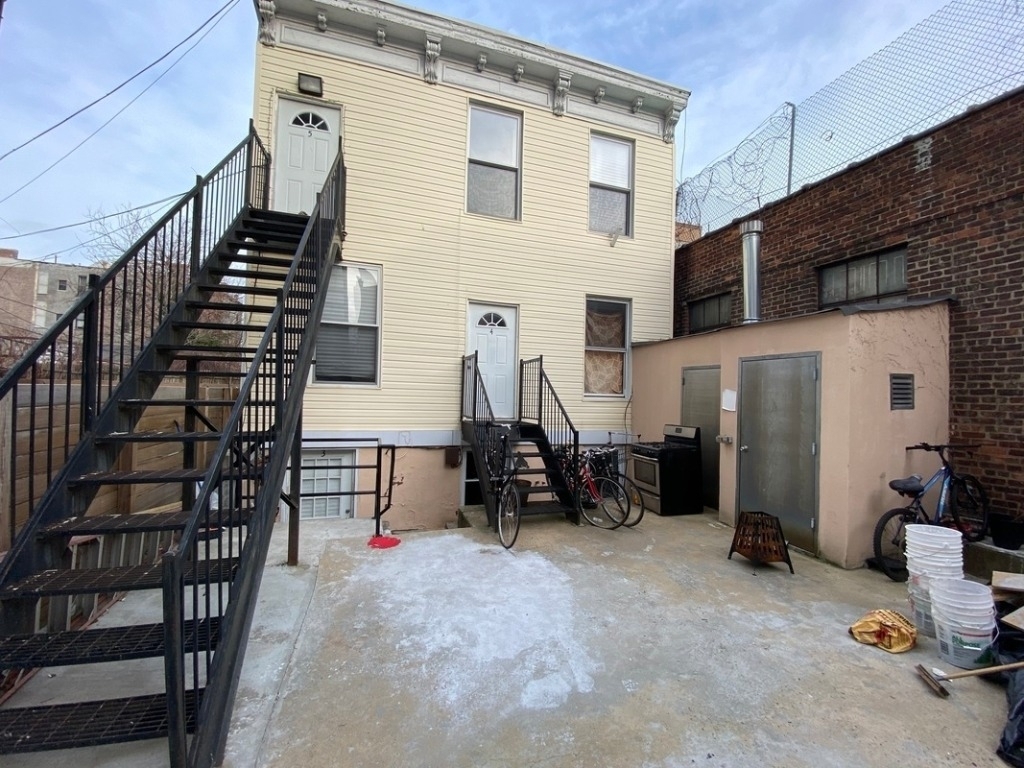 317 Franklin St - Photo 4