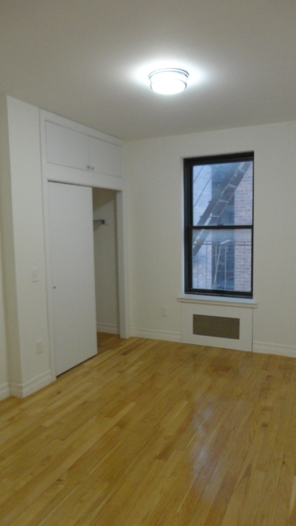 West 93 St  - Photo 5