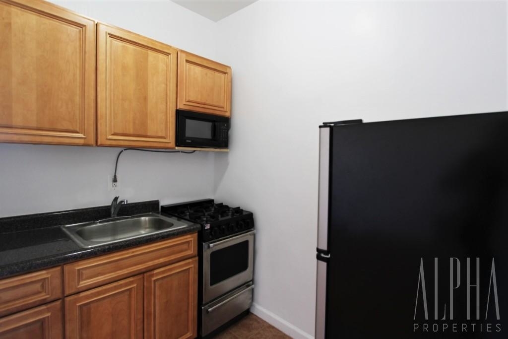 315 E 108th - Photo 2