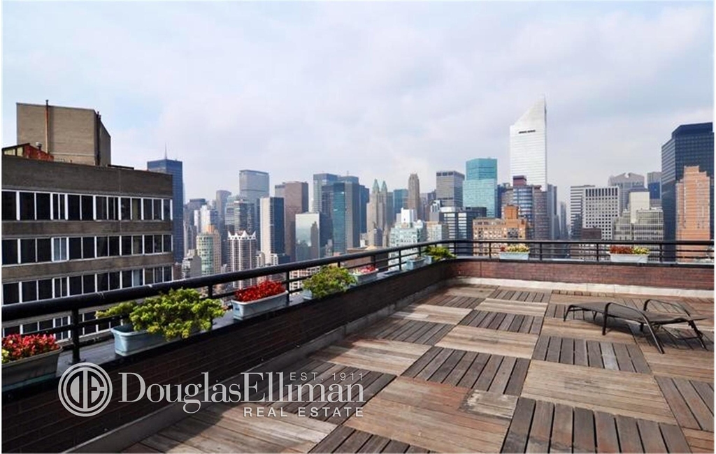 415 East 54th St - Photo 1